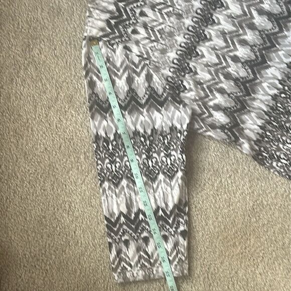 Alfred Dunner Missy Classics Ikat Zig Zag Print Top! - Picture 9 of 13